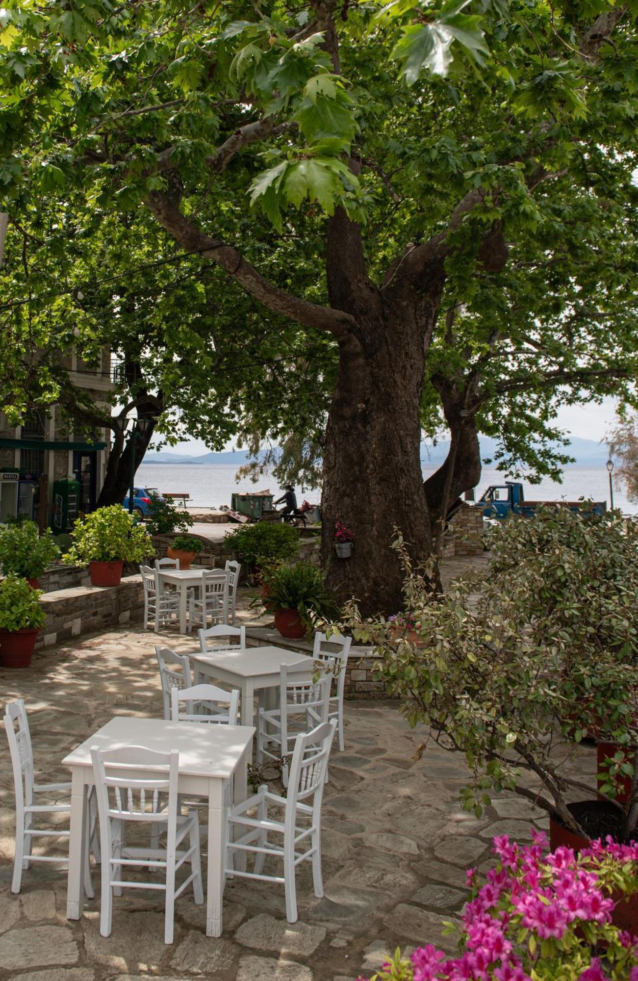 Karavia Lux Inn Áfissos Buitenkant foto