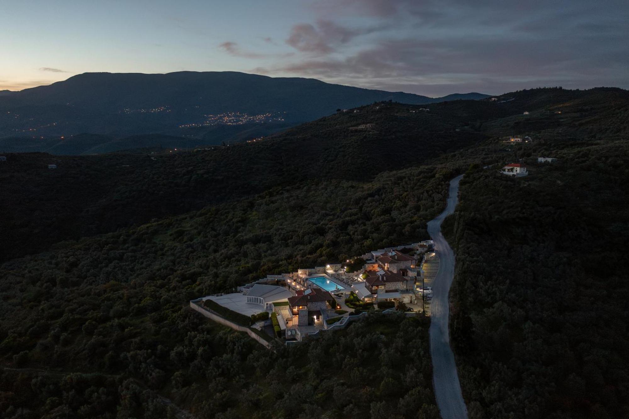 Karavia Lux Inn Áfissos Buitenkant foto