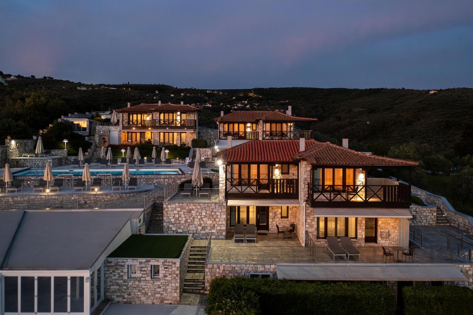 Karavia Lux Inn Áfissos Buitenkant foto