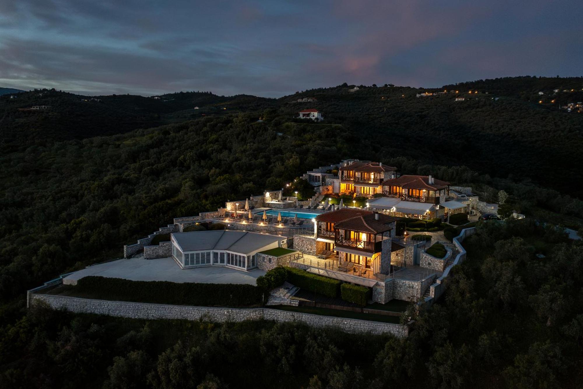 Karavia Lux Inn Áfissos Buitenkant foto