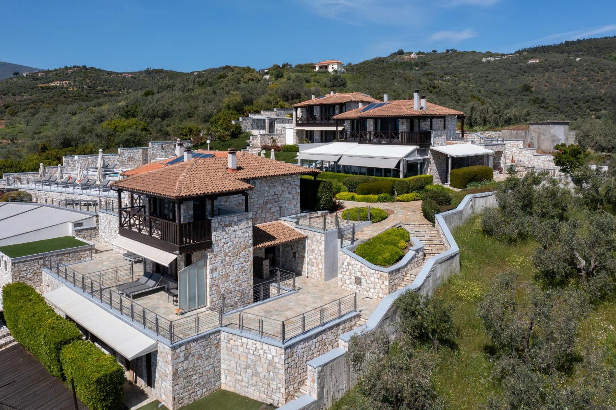 Karavia Lux Inn Áfissos Buitenkant foto