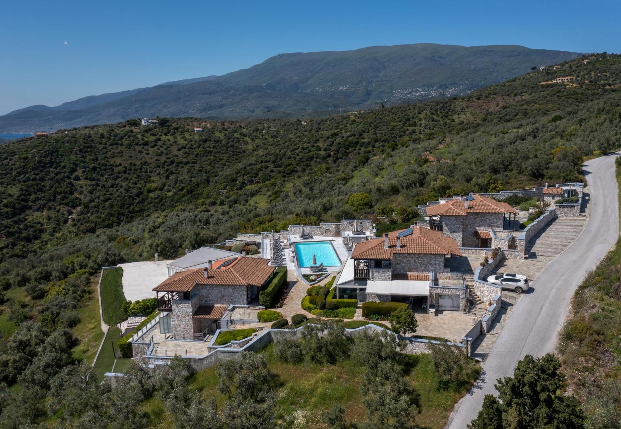 Karavia Lux Inn Áfissos Buitenkant foto