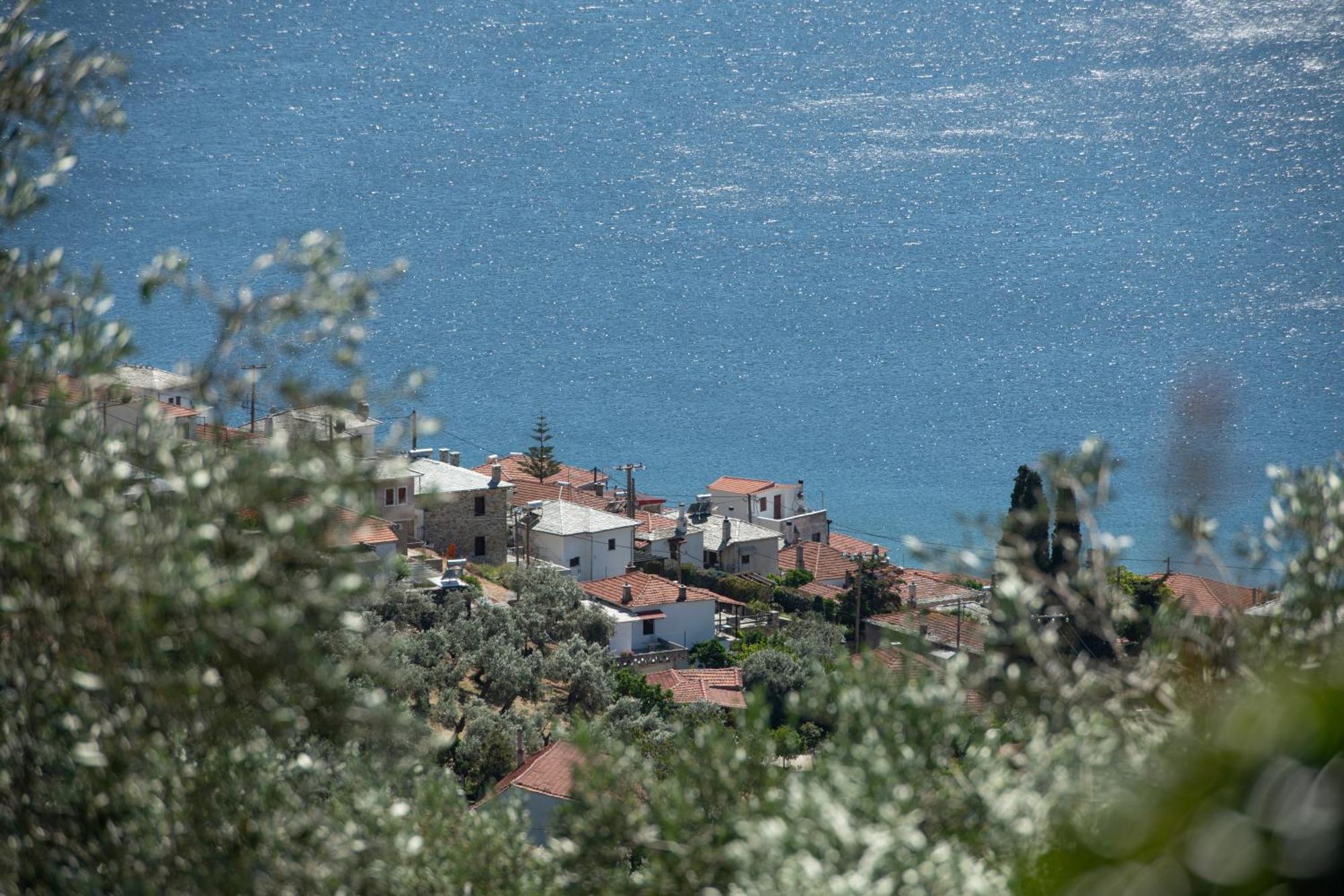 Karavia Lux Inn Áfissos Buitenkant foto