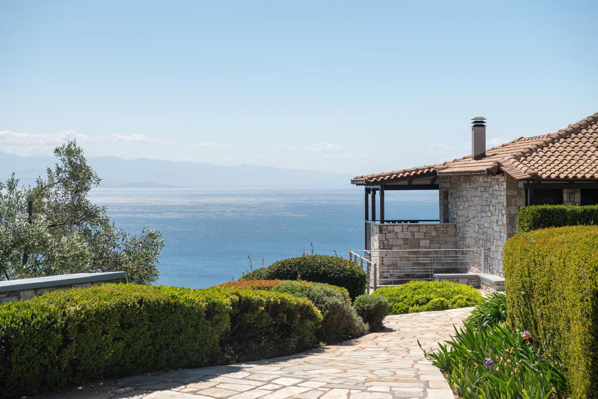 Karavia Lux Inn Áfissos Buitenkant foto