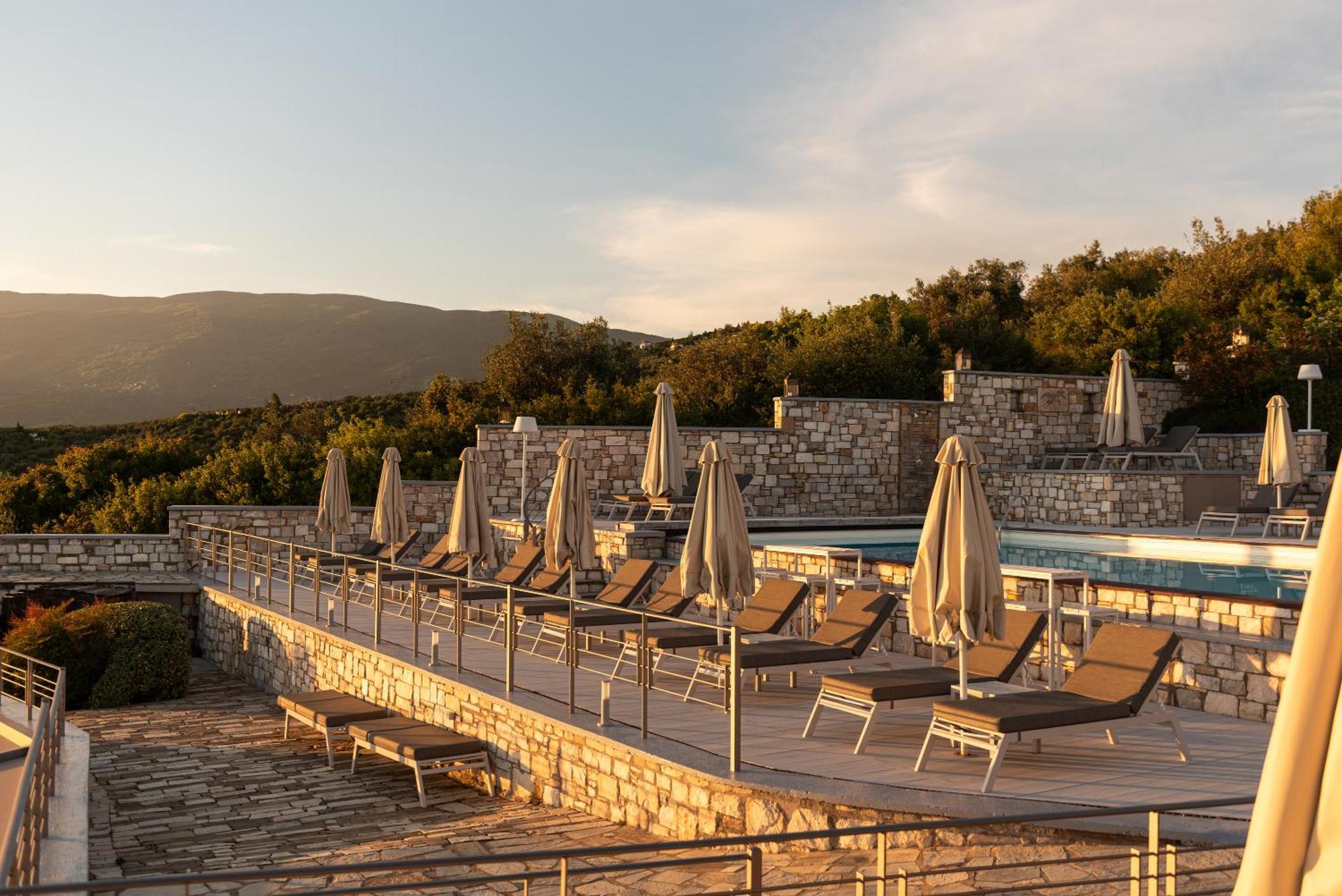 Karavia Lux Inn Áfissos Buitenkant foto