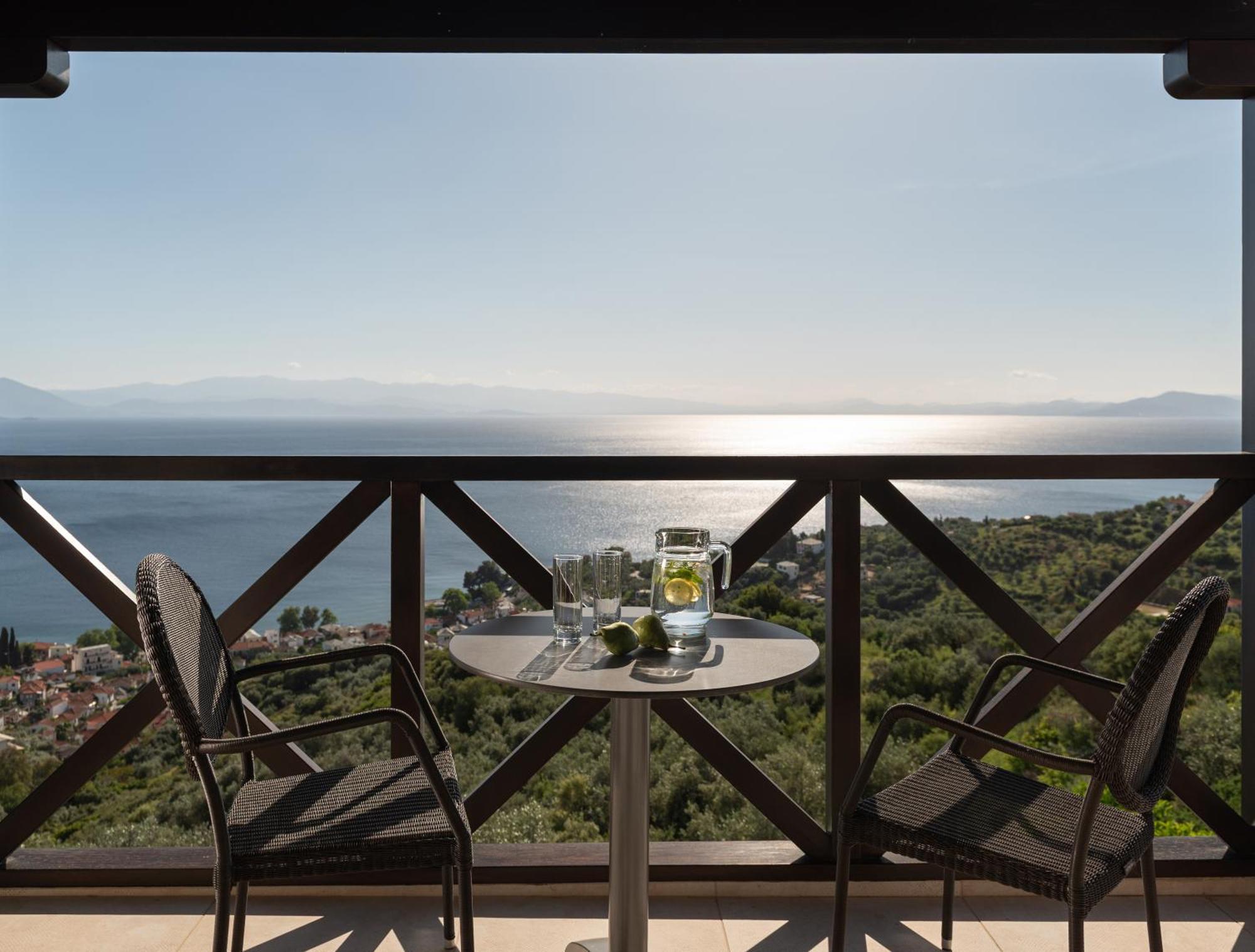 Karavia Lux Inn Áfissos Buitenkant foto