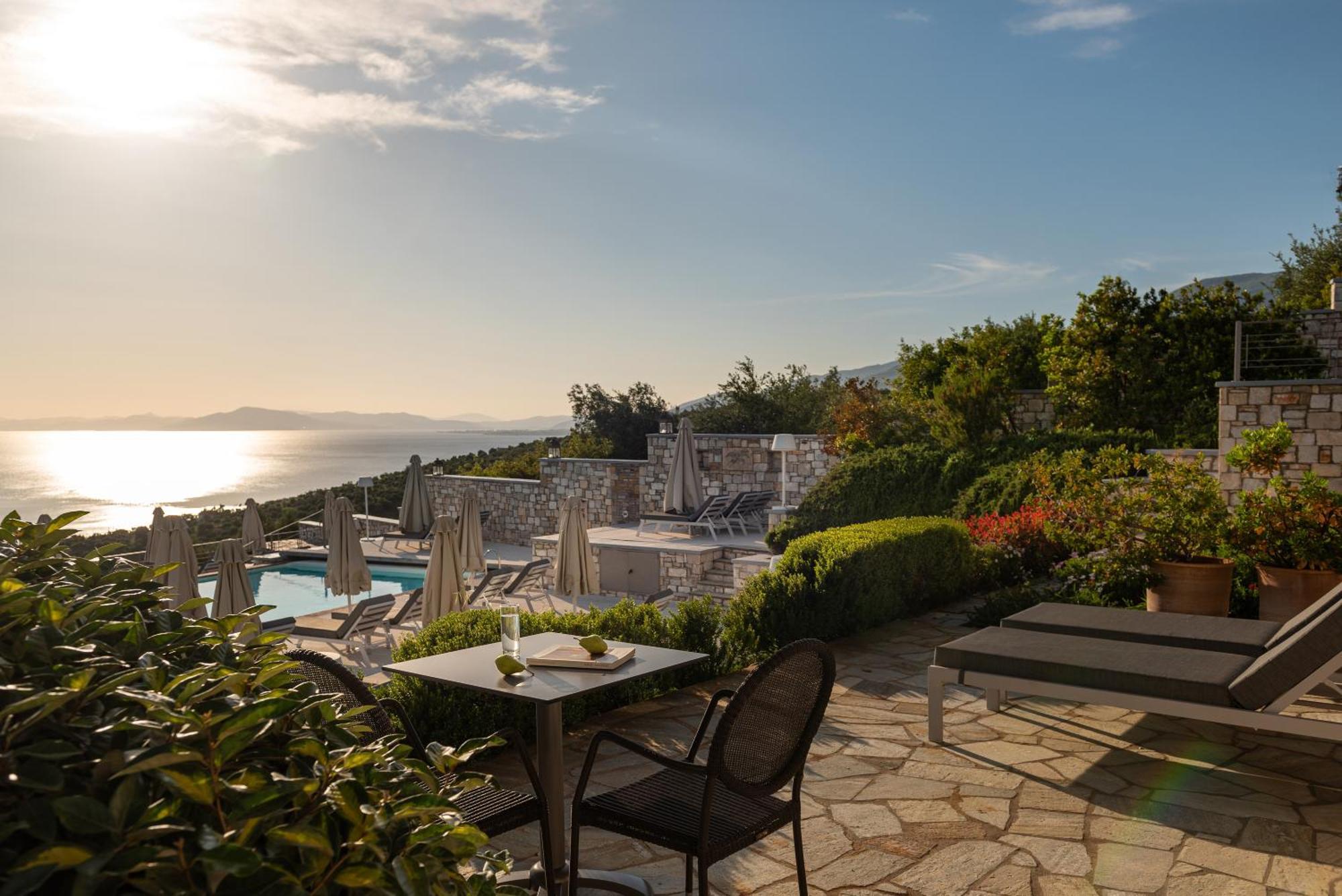 Karavia Lux Inn Áfissos Buitenkant foto