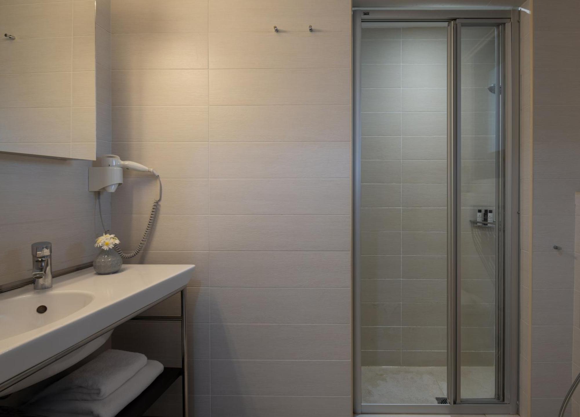 Karavia Lux Inn Áfissos Buitenkant foto