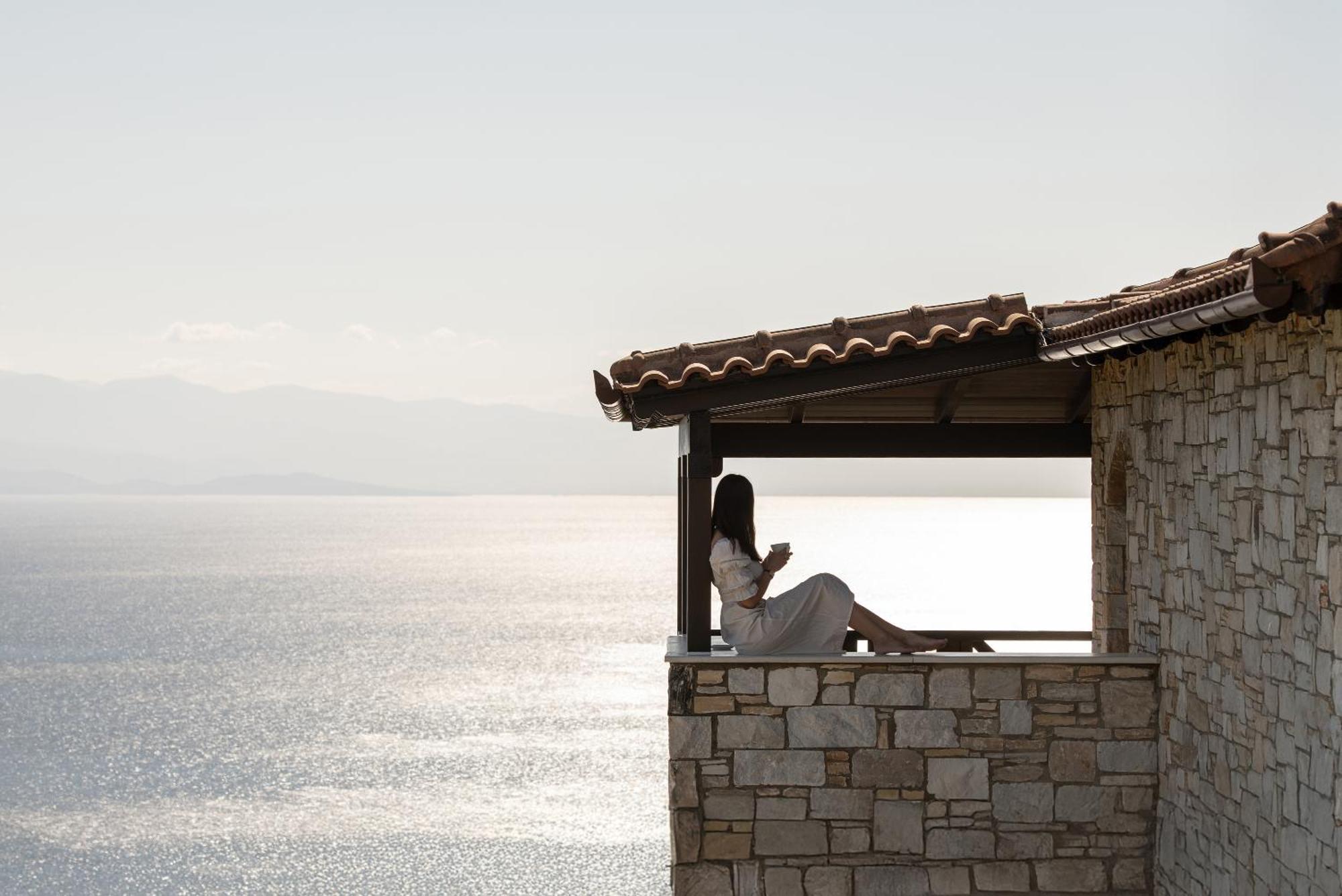 Karavia Lux Inn Áfissos Buitenkant foto