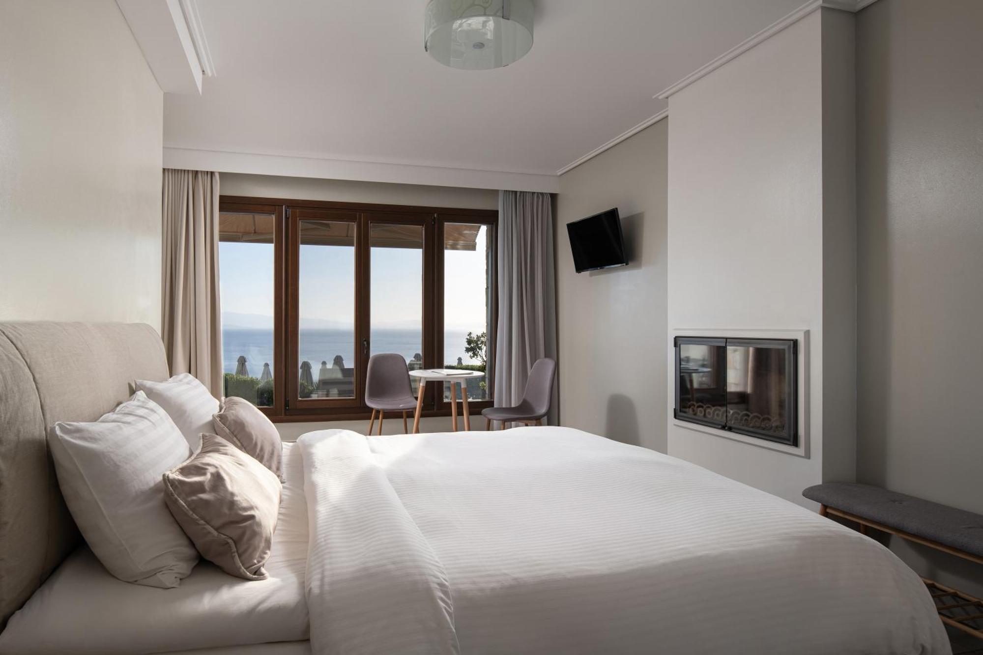 Karavia Lux Inn Áfissos Buitenkant foto