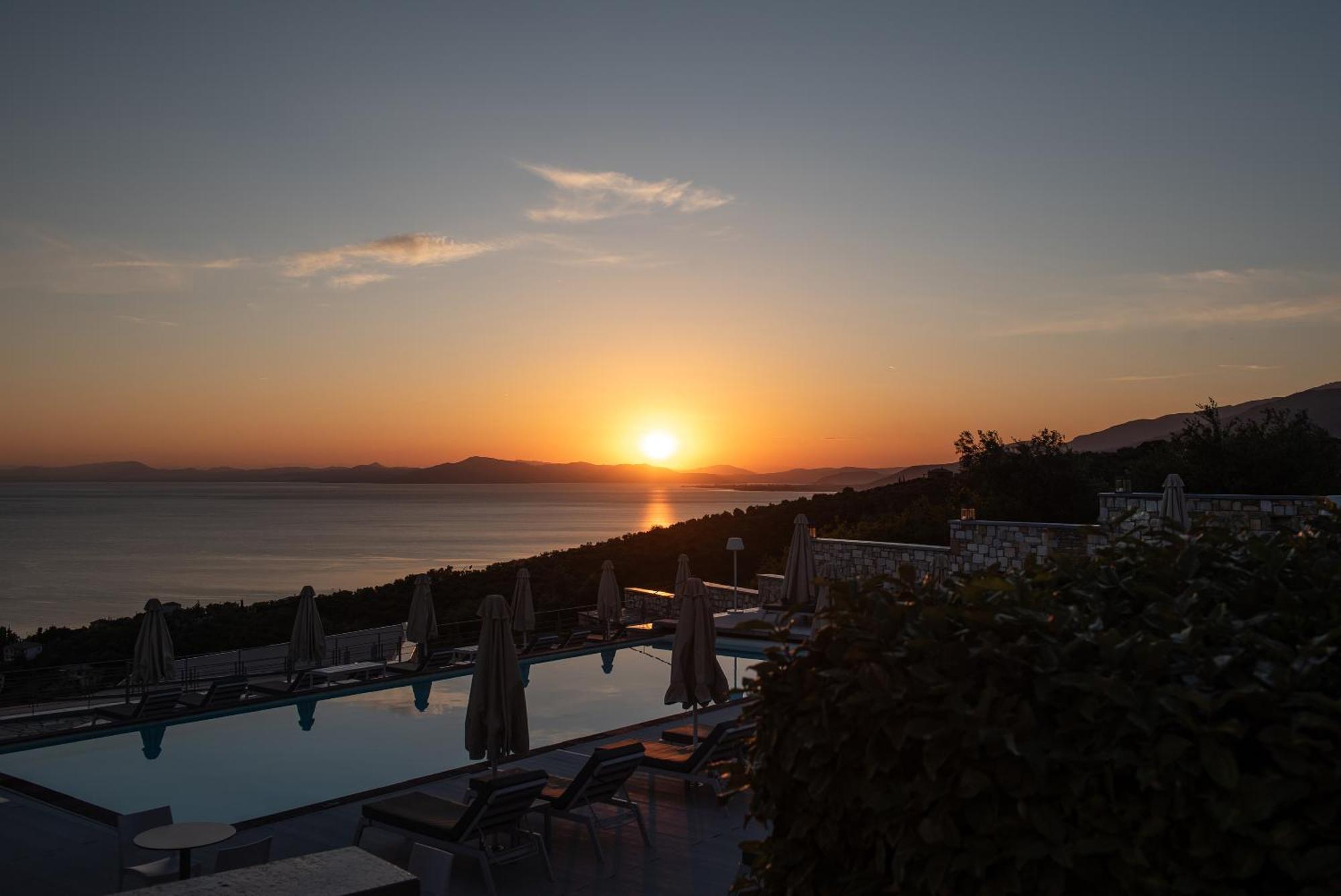 Karavia Lux Inn Áfissos Buitenkant foto