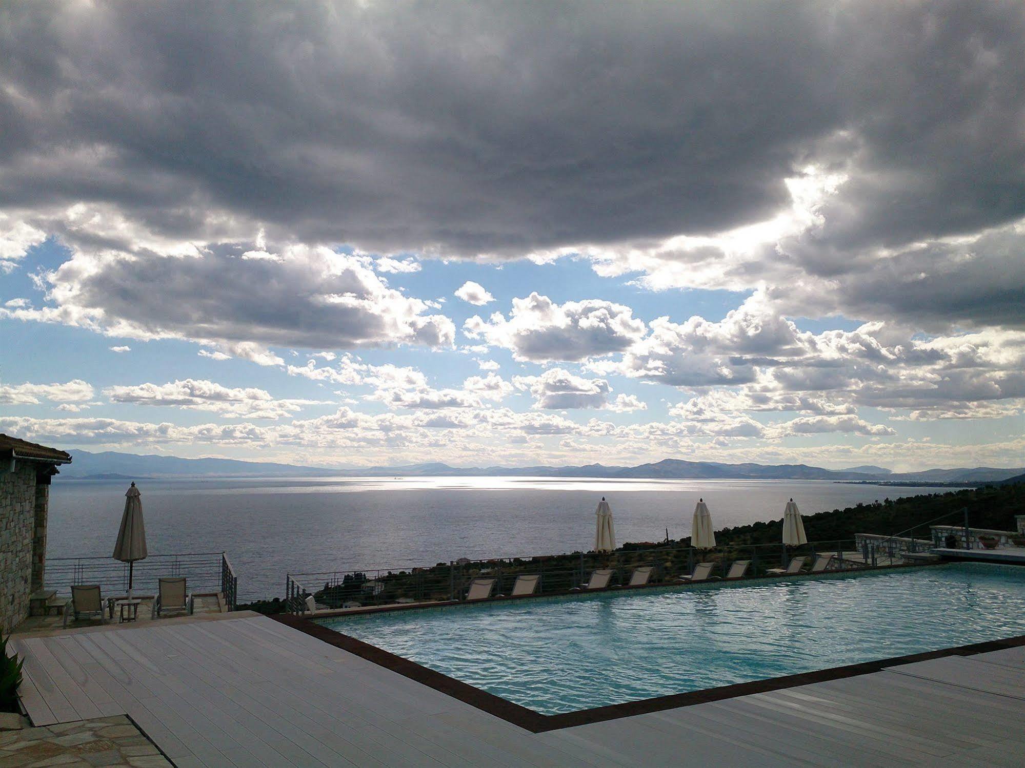 Karavia Lux Inn Áfissos Buitenkant foto