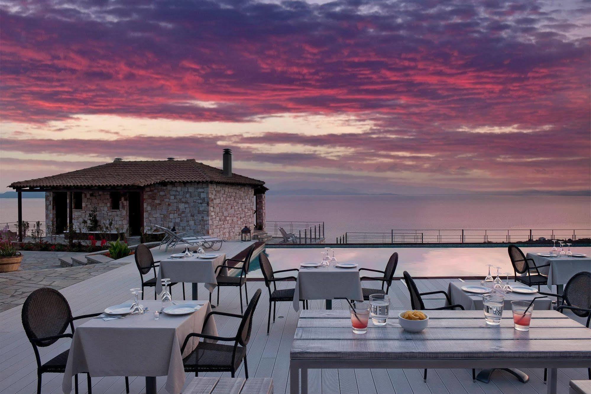Karavia Lux Inn Áfissos Buitenkant foto