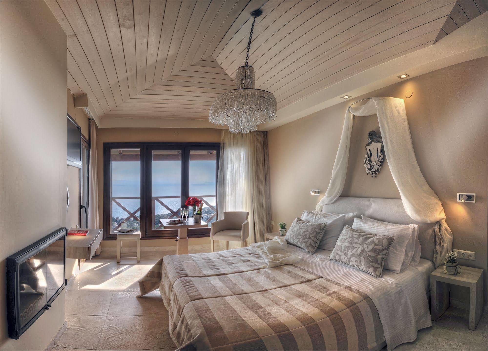 Karavia Lux Inn Áfissos Buitenkant foto