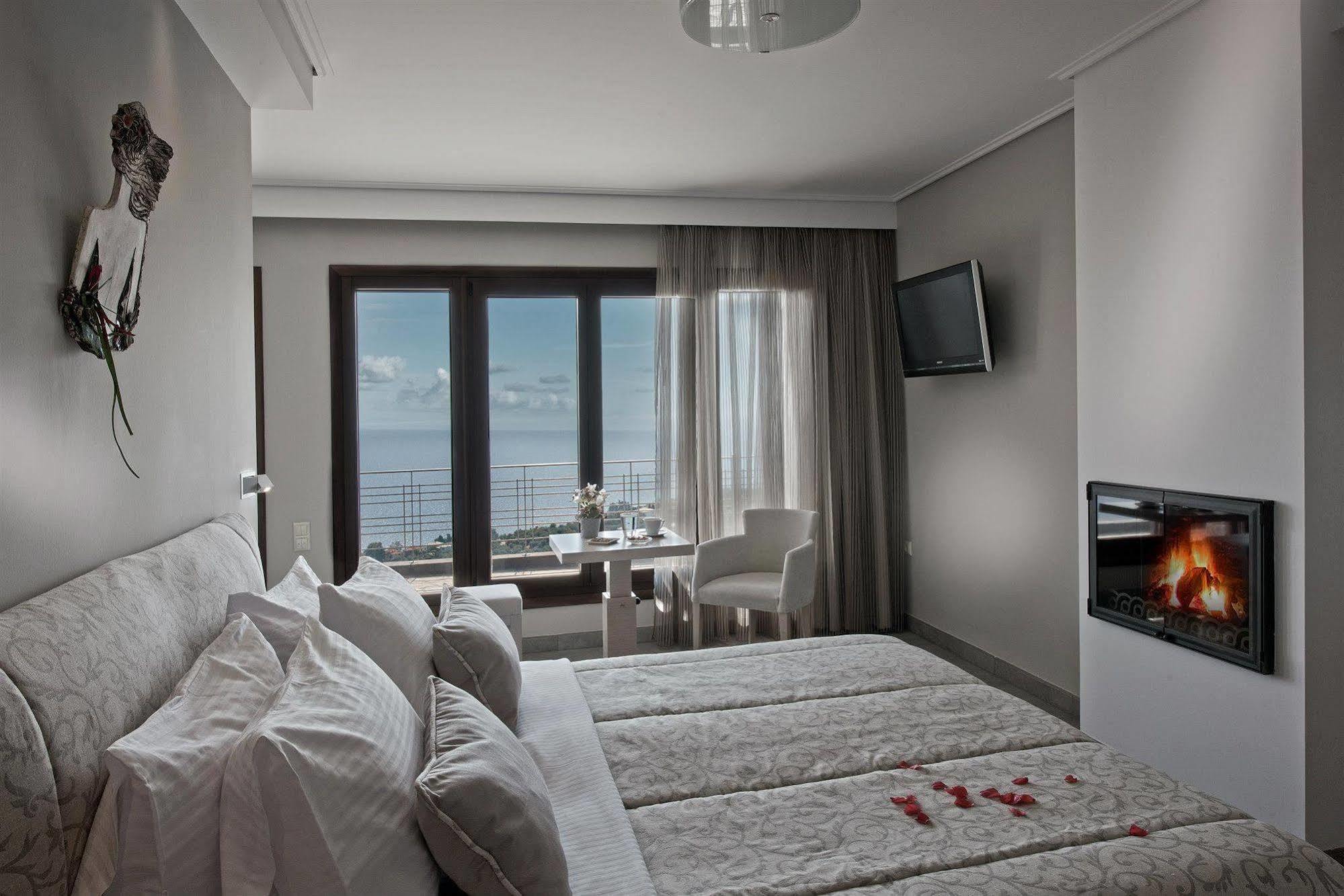 Karavia Lux Inn Áfissos Buitenkant foto