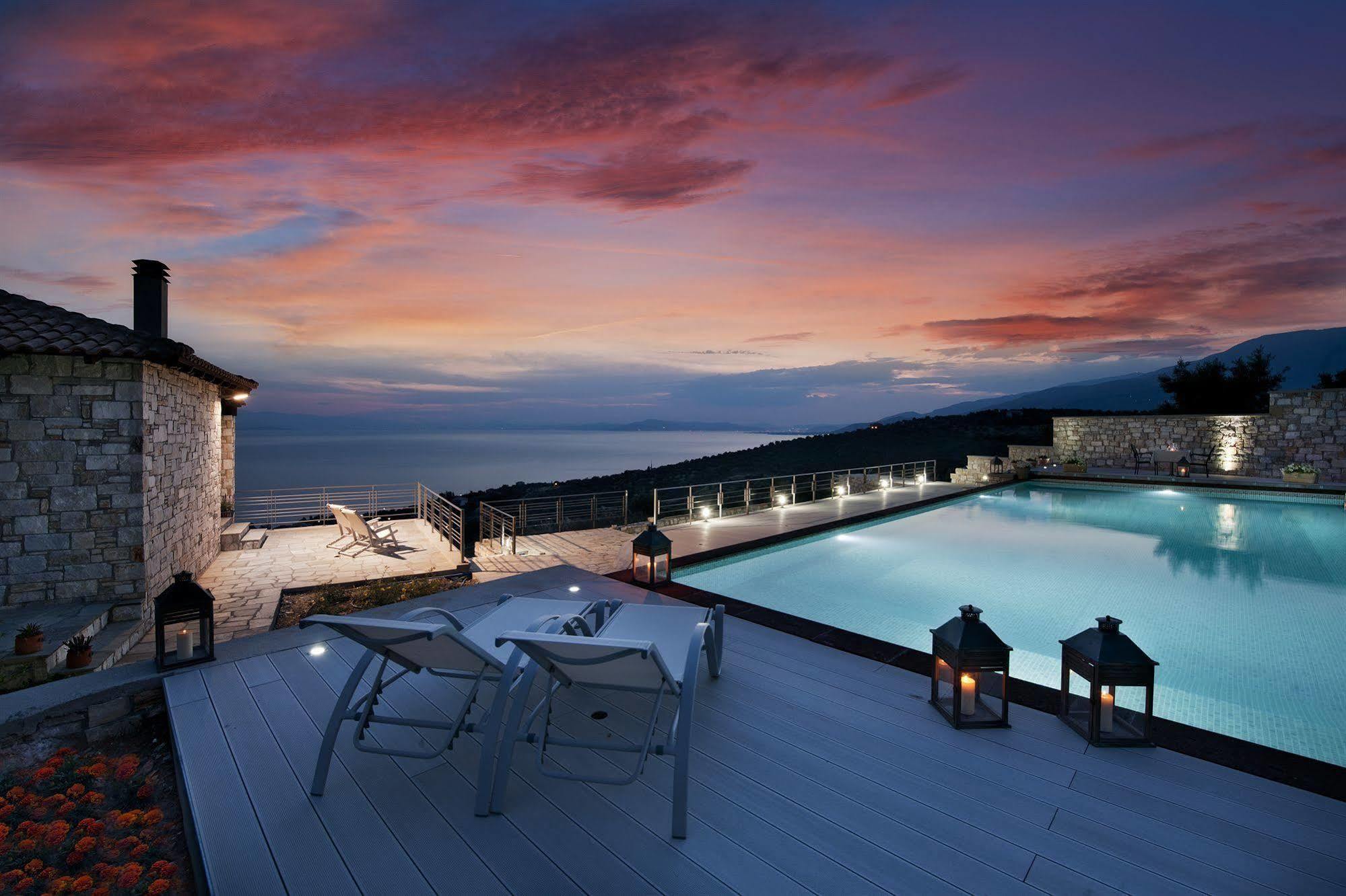 Karavia Lux Inn Áfissos Buitenkant foto