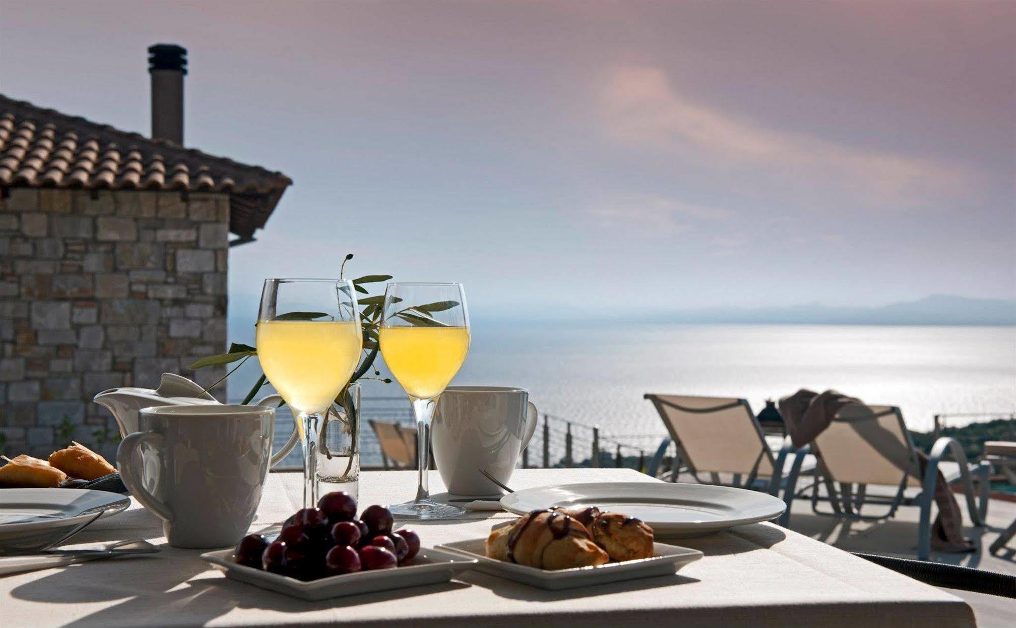 Karavia Lux Inn Áfissos Buitenkant foto